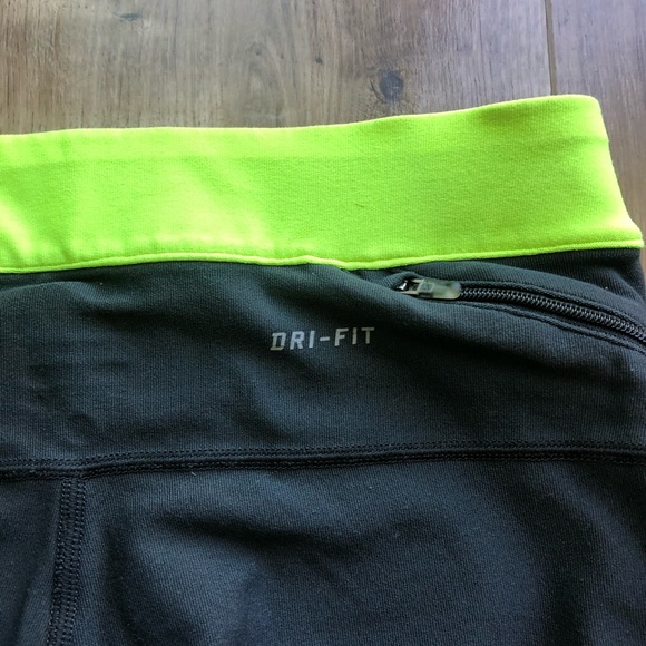 NIKE Dri-Fit cropped pants - Picture 4 of 6